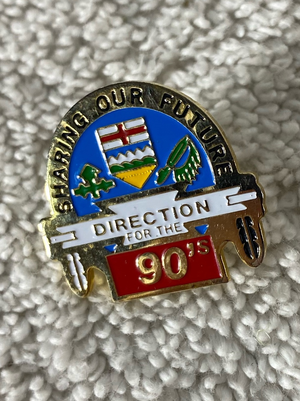 5/$35 Vintage 90s Alberta Canada Shield Sharing Our Future Direction Lapel Pin